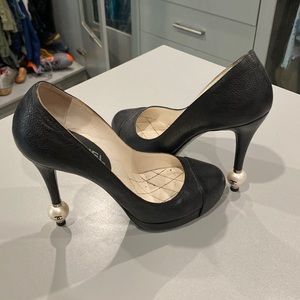 Chanel leather pearl pumps